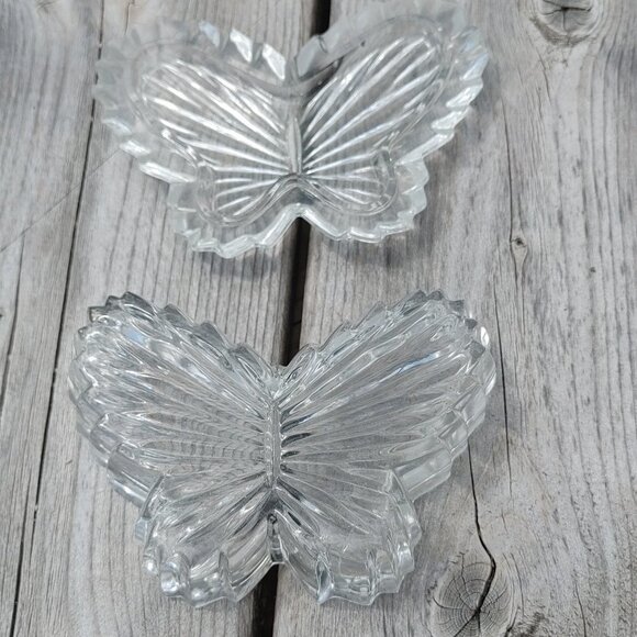 Vintage GLASS BUTTERFLY Trinket Dish Lidded Pretty - Picture 2 of 3